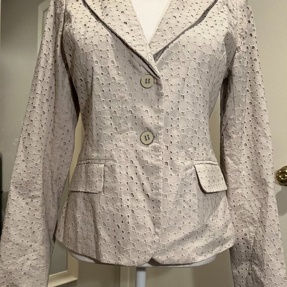 NWT NY & Company Tan Embroidered Eyelet Two button Blazer, Size 8 - Picture 4 of 16